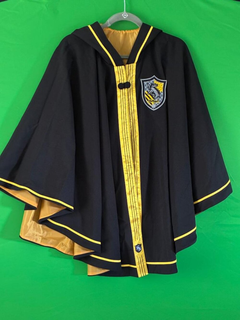 *MAGICAL* Harry Potter HUFFLEPUFF Cloak /Cape Cosplay Wizarding World 57 X 34"